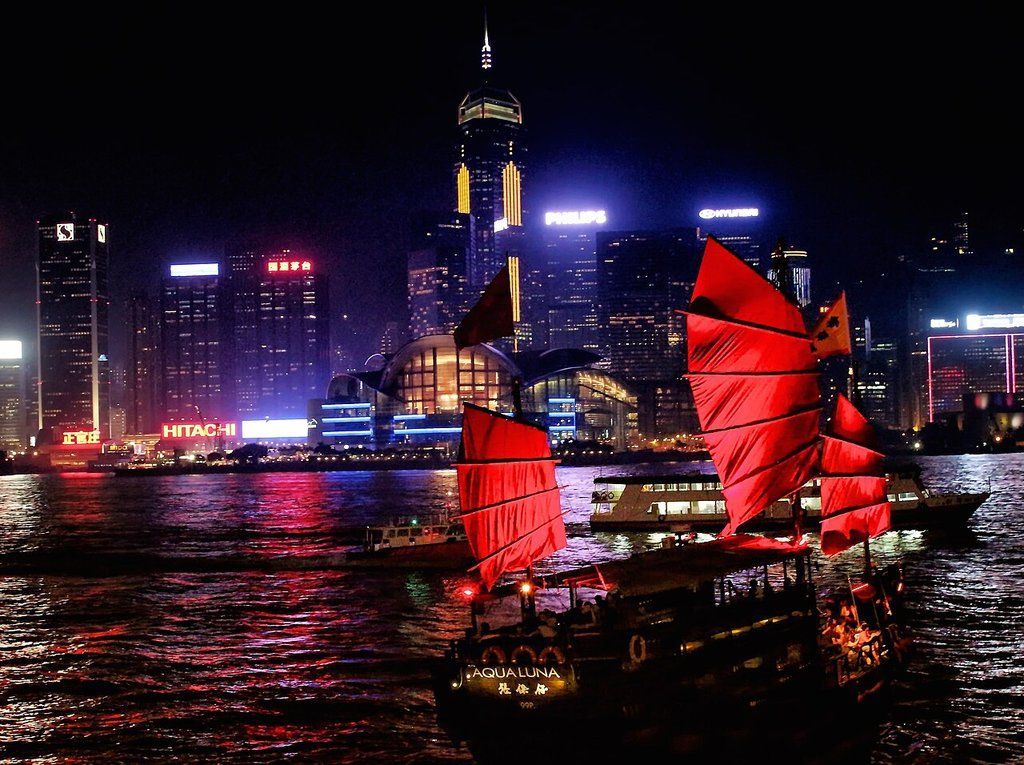 Aqua Luna junk, Victoria Harbour