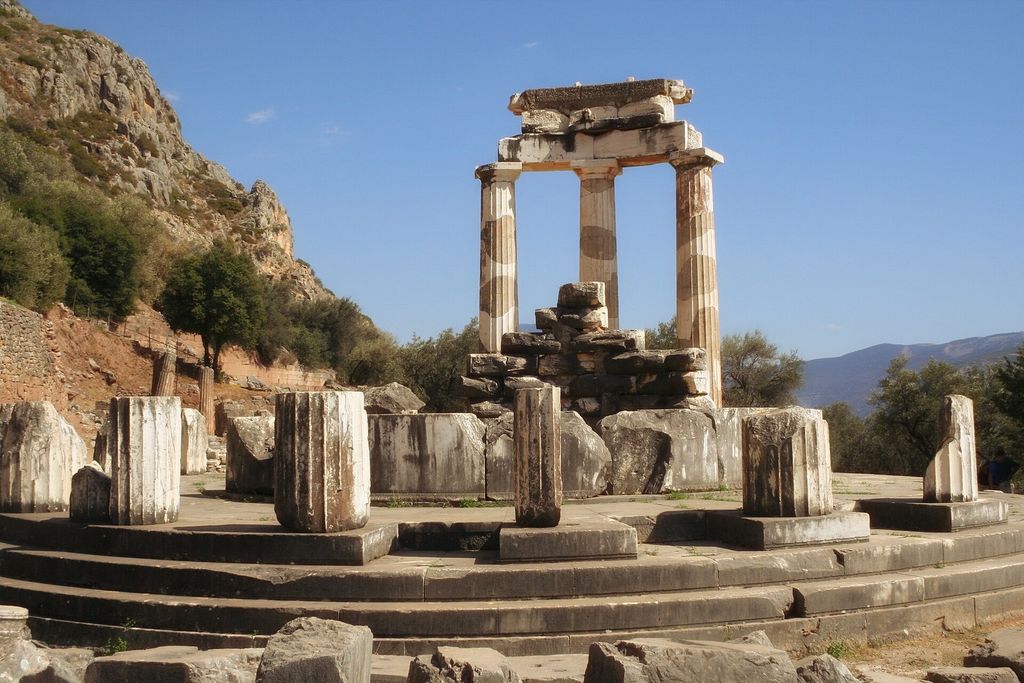 Tholos of Athena Pronaia, Delphi