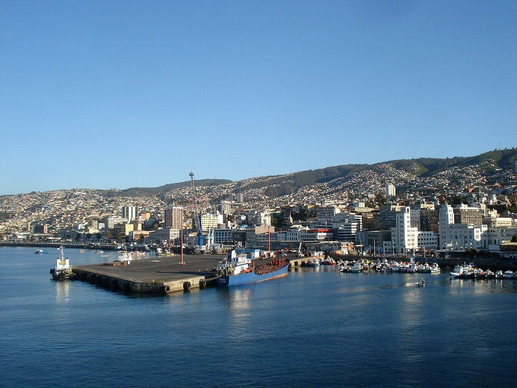 Valparaíso harbour and hills